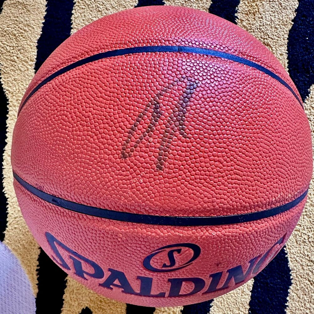 Spalding NBA Basketball Size 7 Signed‎ Autographed Giannis? Antetokounmpo?